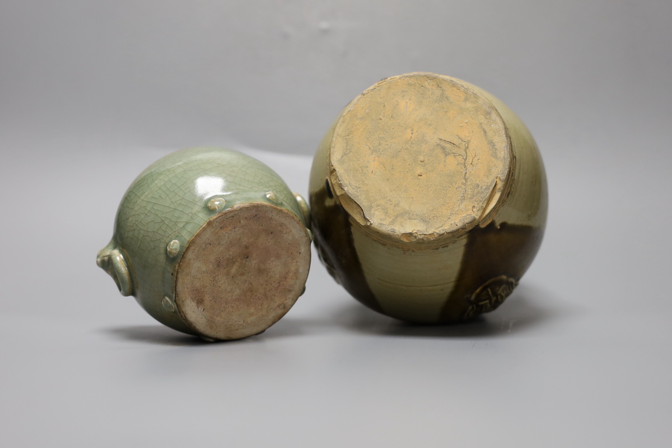 A Chinese buff-glazed wine pot and celadon jar and cover, 18.5cm